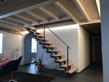 Galerie mit aufgesattelter Treppe